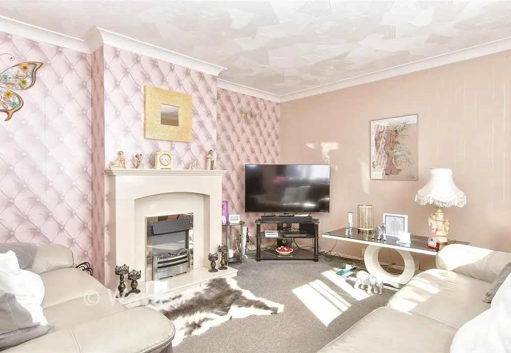 Lounge - Miskin Road, Hoo, Rochester, Kent - Wards of Kent