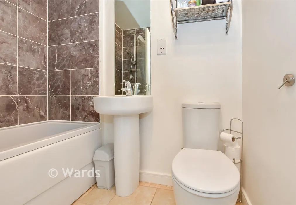 Bathroom - Trinity Way, Maidstone, Kent - Wards of Kent