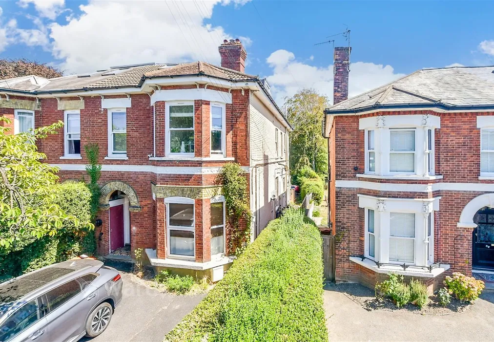 External (Brochure) . - Upper Grosvenor Road, Tunbridge Wells, Kent - Wards of Kent