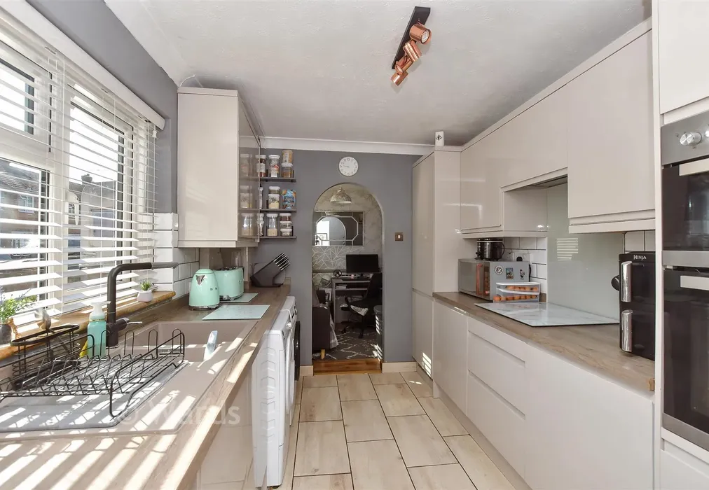 Kitchen - Mayweed Avenue, Weeds Wood, Chatham, Kent - Wards of Kent