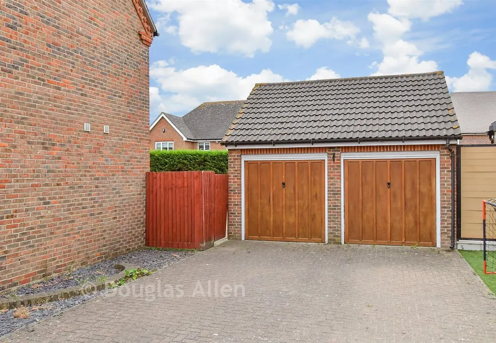 Garage - Deer Park Way, Waltham Abbey, Essex - Wards of Kent