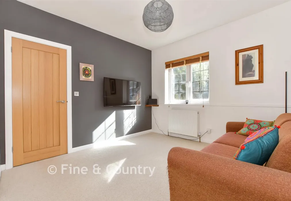 Snug - Fishbourne Lane, Fishbourne, Isle of Wight - Wards of Kent