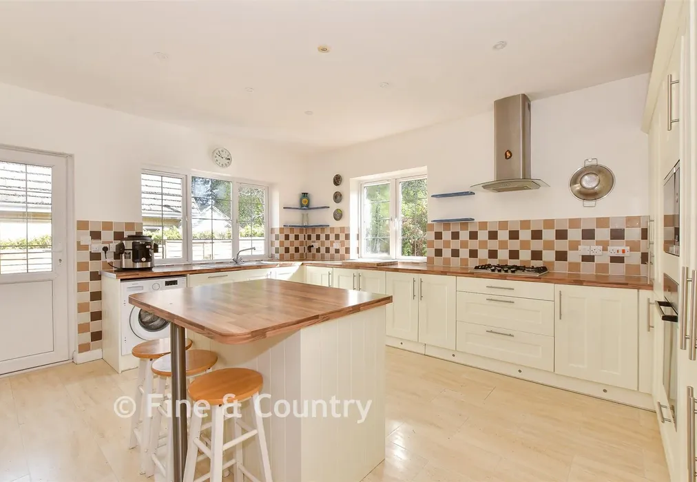 Kitchen - Fishbourne Lane, Fishbourne, Isle of Wight - Wards of Kent