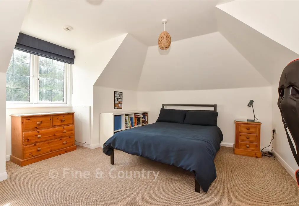 Bedroom 2 - Fishbourne Lane, Fishbourne, Isle of Wight - Wards of Kent