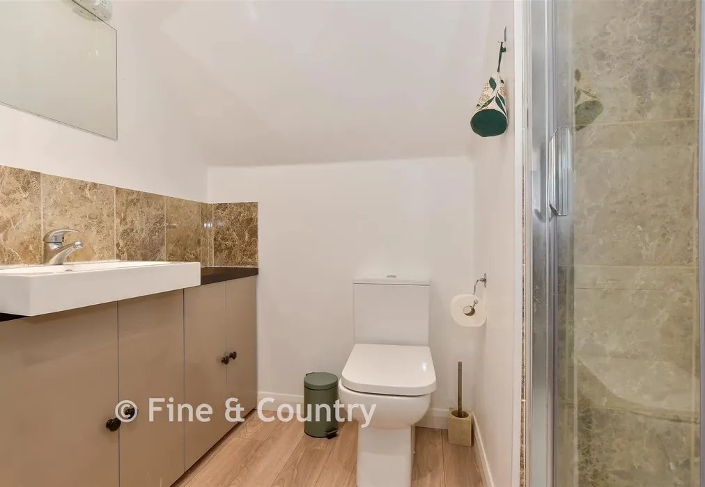 En-Suite Shower Room - Fishbourne Lane, Fishbourne, Isle of Wight - Wards of Kent
