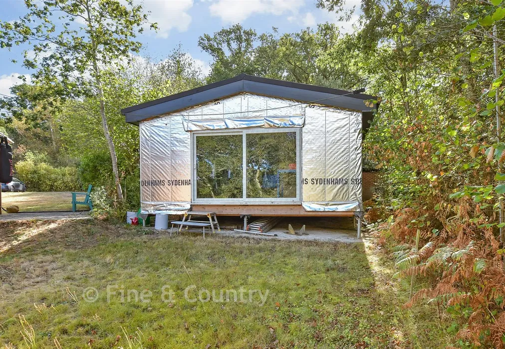 Workshop/Outbuildings - Fishbourne Lane, Fishbourne, Isle of Wight - Wards of Kent