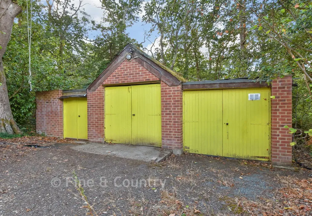 Workshop/Outbuildings - Fishbourne Lane, Fishbourne, Isle of Wight - Wards of Kent