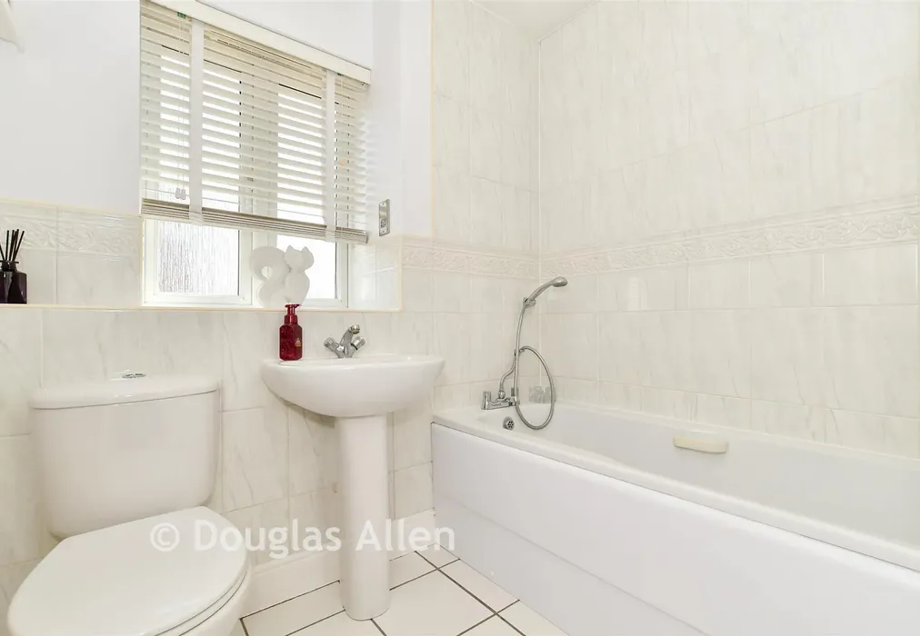 Bathroom - Barbour Green, Wickford, Essex - Wards of Kent