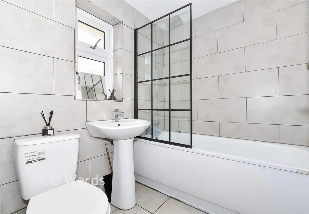 Bathroom - Troys Mead, Hollingbourne, Maidstone, Kent - Wards of Kent