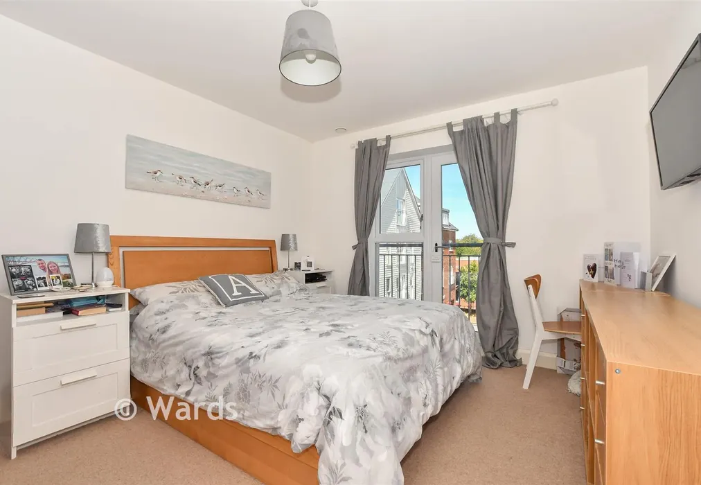 Bedroom 1 - The Avenue, Tunbridge Wells, Kent - Wards of Kent