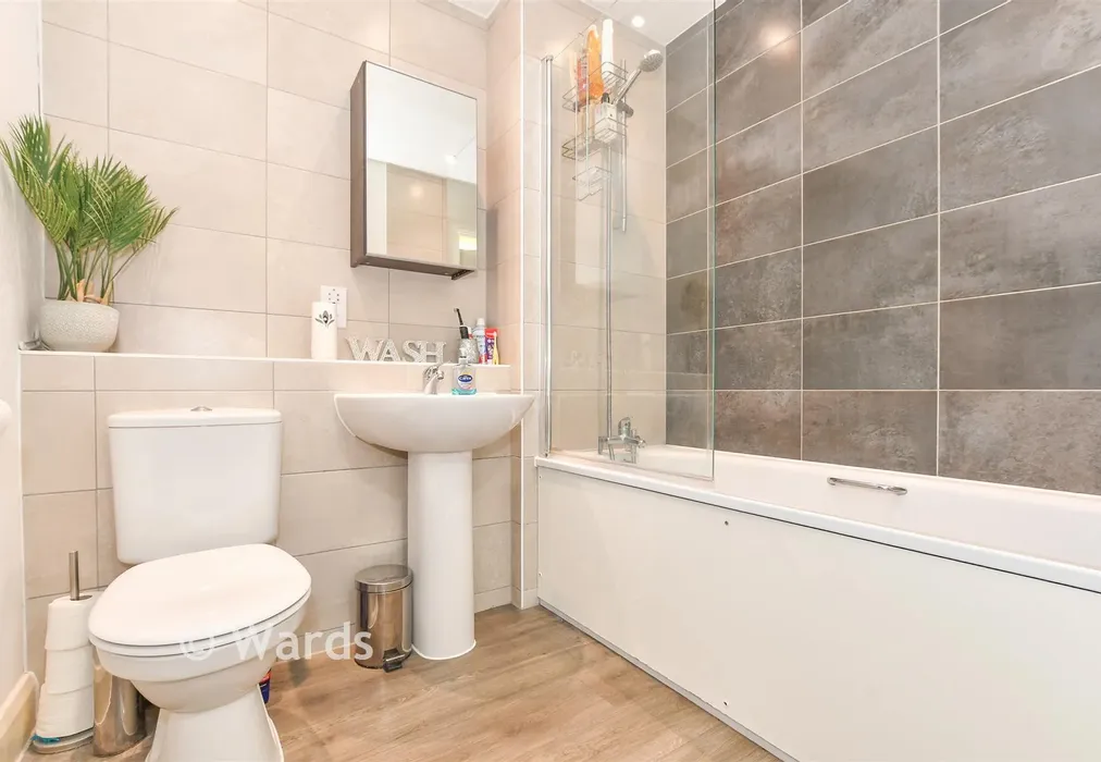 Bathroom - The Avenue, Tunbridge Wells, Kent - Wards of Kent