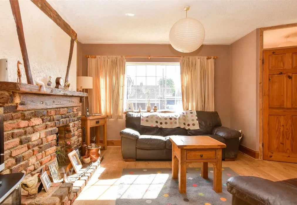 Lounge - Marsh Lane, Cliffe, Rochester, Kent - Wards of Kent