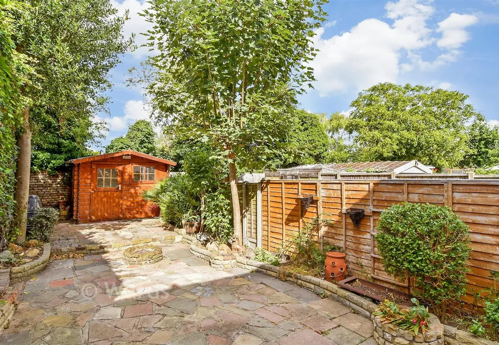Rear Garden - Marsh Lane, Cliffe, Rochester, Kent - Wards of Kent