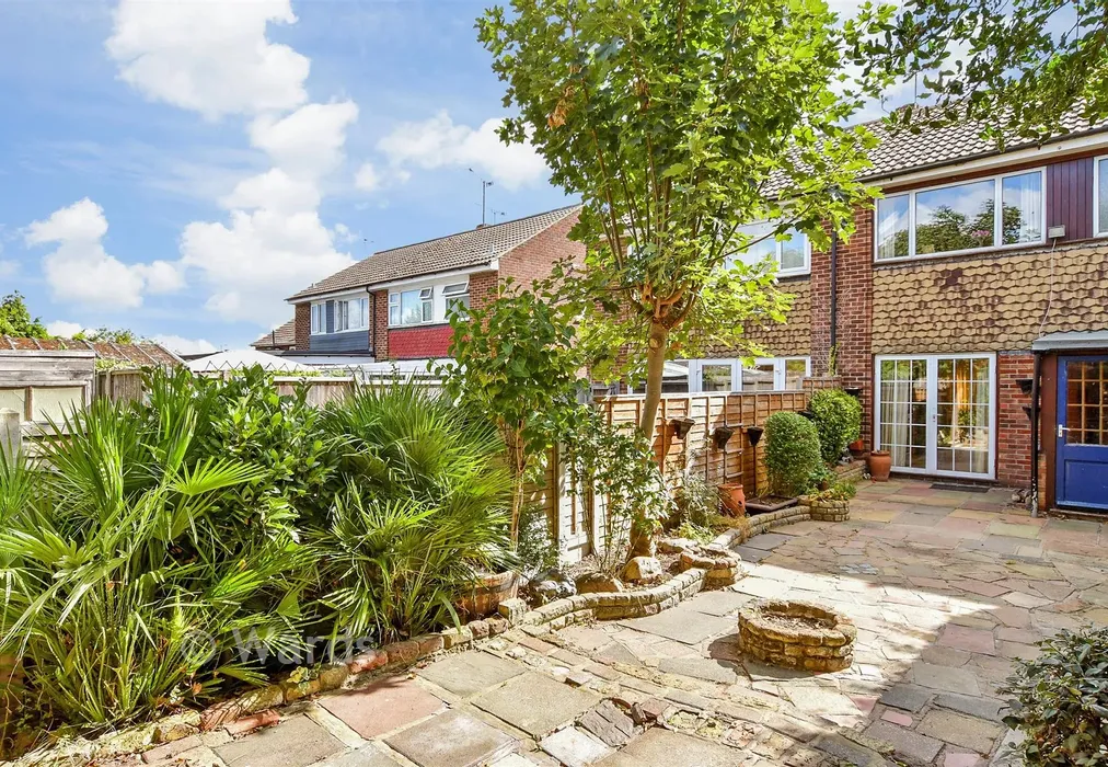 Rear Garden - Marsh Lane, Cliffe, Rochester, Kent - Wards of Kent