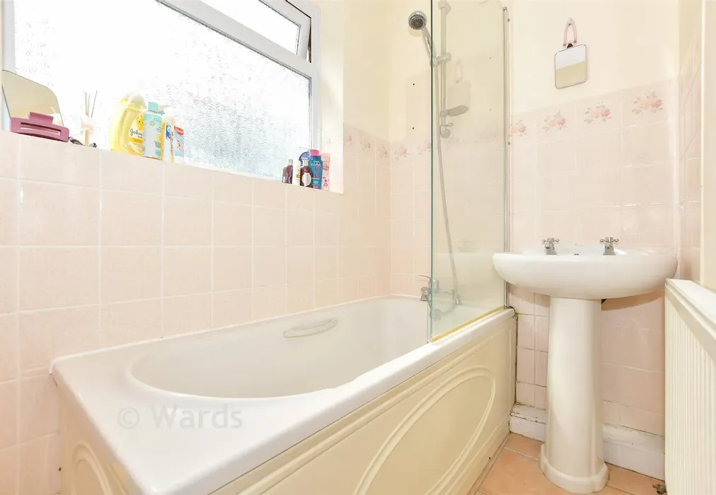 Bathroom - Devonshire Road, Dover, Kent - Wards of Kent