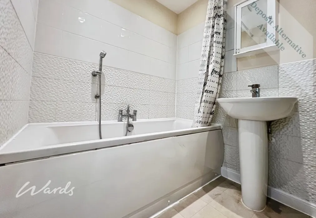 ca4d59f1-Family 2... - Clifford Crescent Sittingbourne ME10 - Wards of Kent