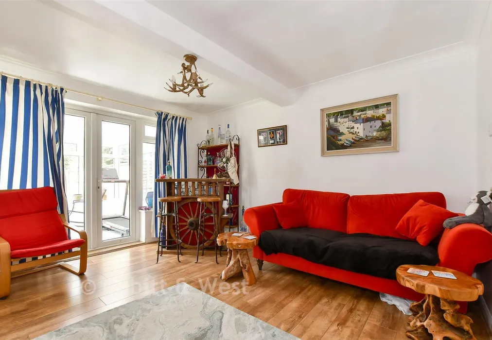 Lounge - Crescent Way, Horley, Surrey - Wards of Kent
