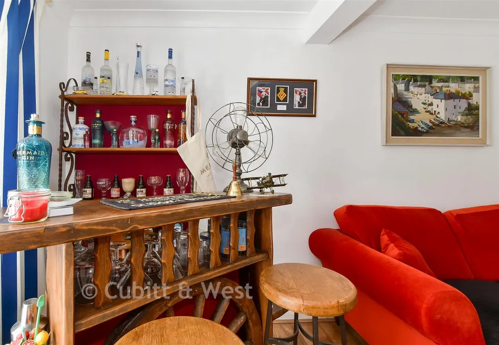 Lounge - Crescent Way, Horley, Surrey - Wards of Kent