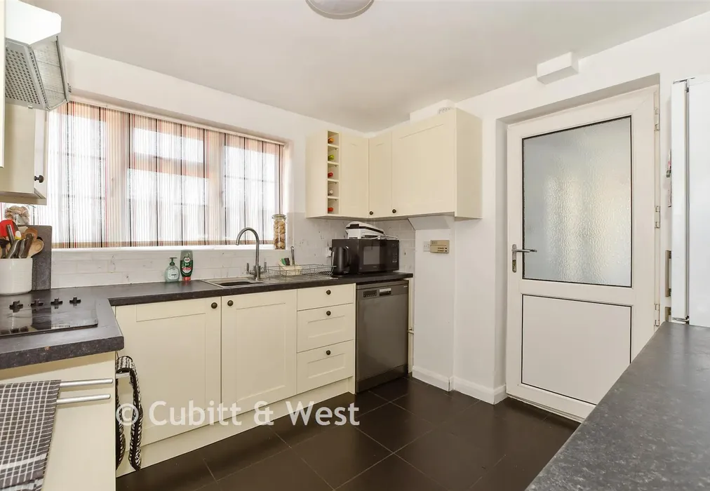 Kitchen - Crescent Way, Horley, Surrey - Wards of Kent