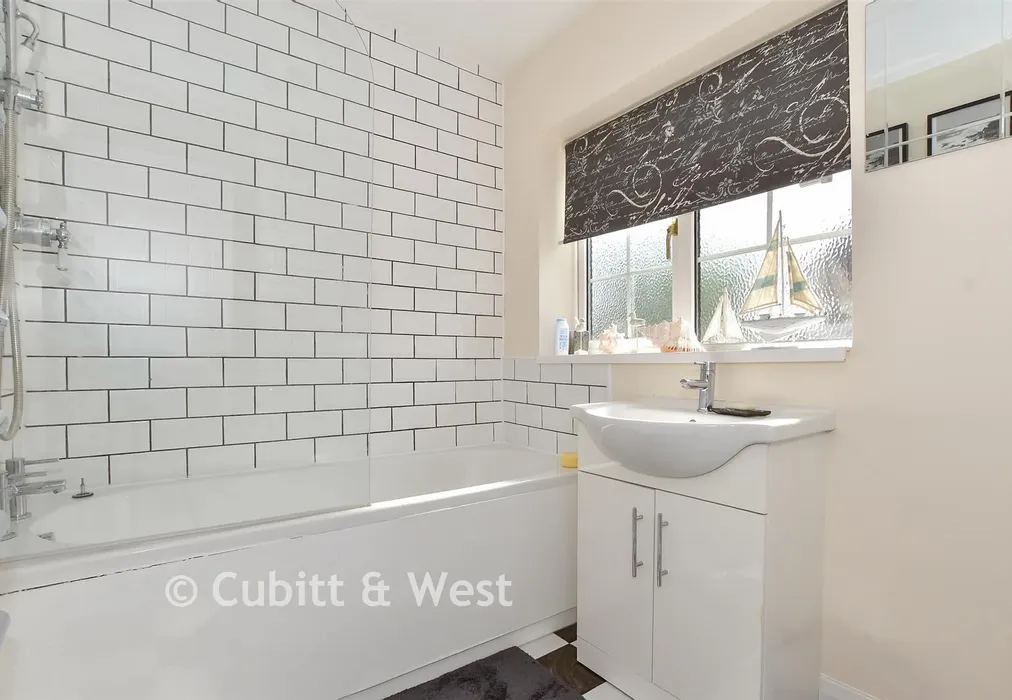 Bathroom - Crescent Way, Horley, Surrey - Wards of Kent