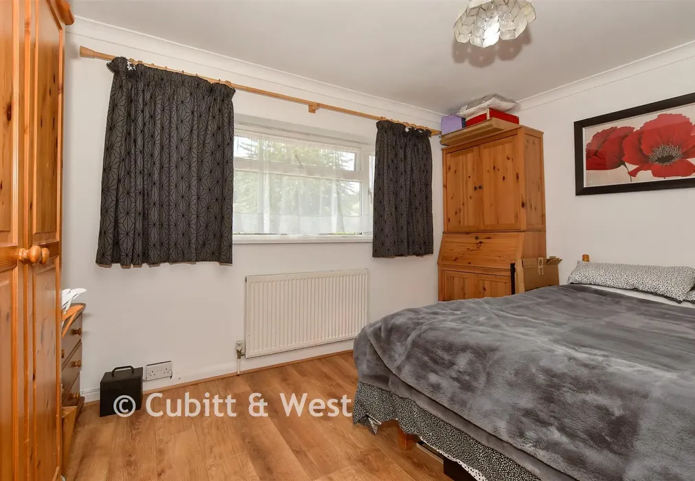 Bedroom 2 - Crescent Way, Horley, Surrey - Wards of Kent