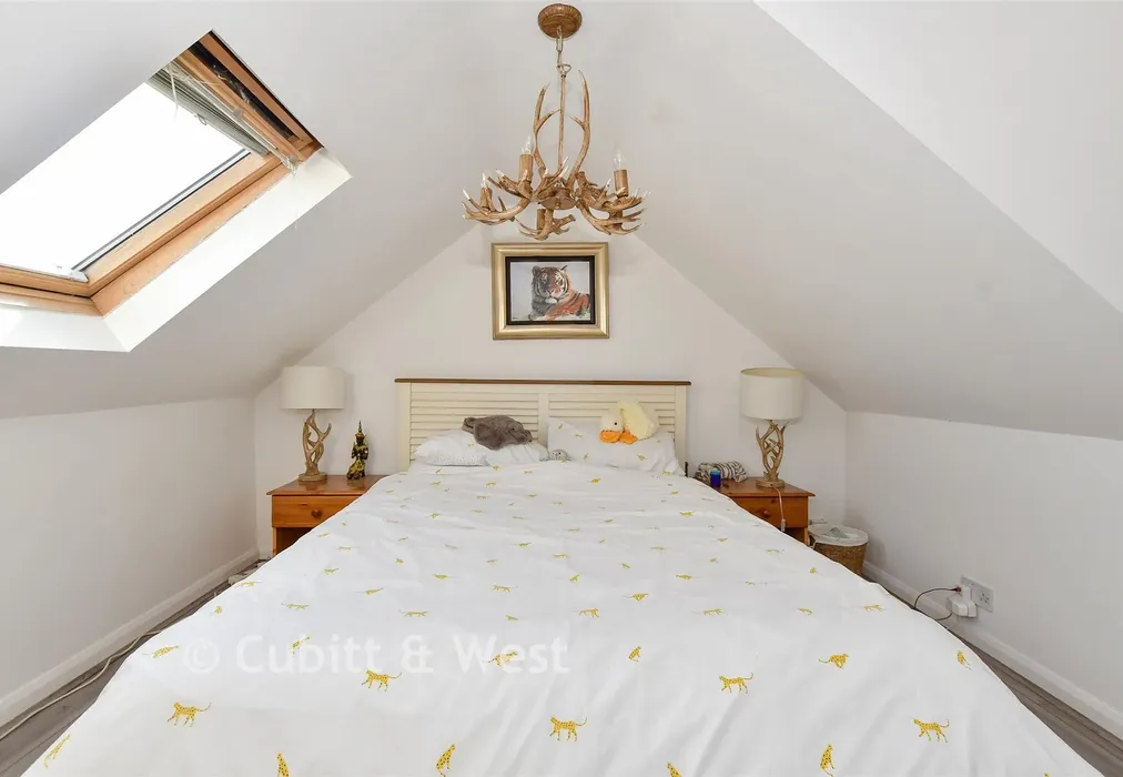 Bedroom 1 - Crescent Way, Horley, Surrey - Wards of Kent