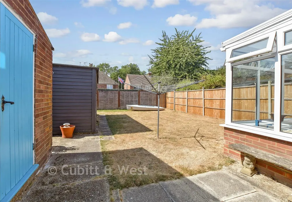 Rear Garden - Crescent Way, Horley, Surrey - Wards of Kent