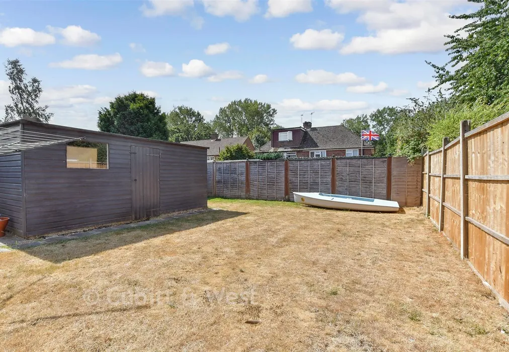 Rear Garden - Crescent Way, Horley, Surrey - Wards of Kent