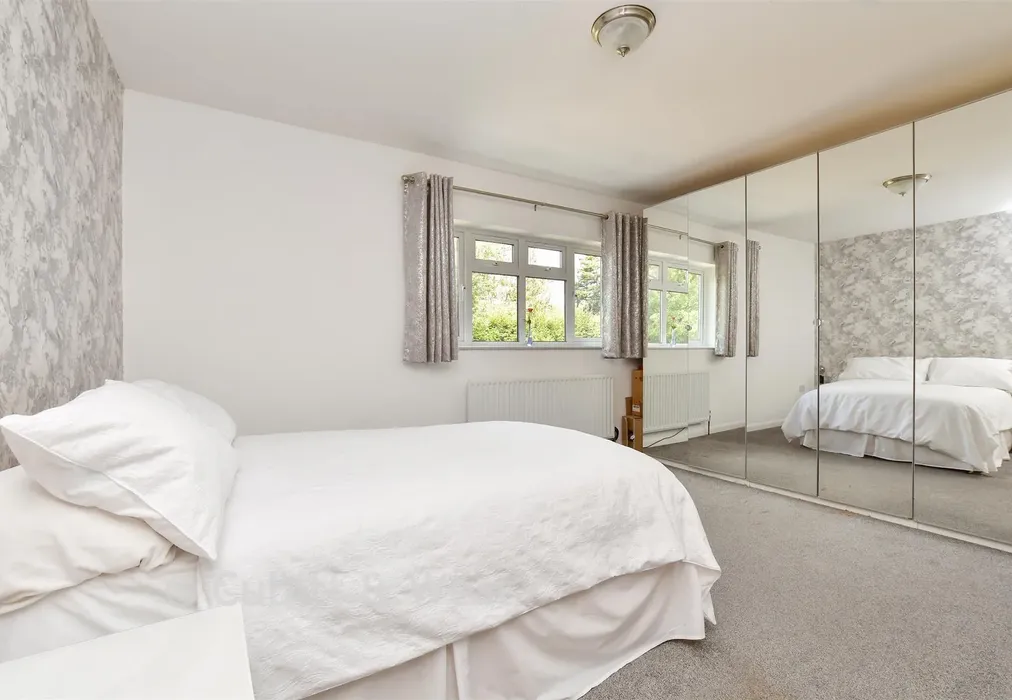 Bedroom 2 - Grange Meadow, Banstead, Surrey - Wards of Kent