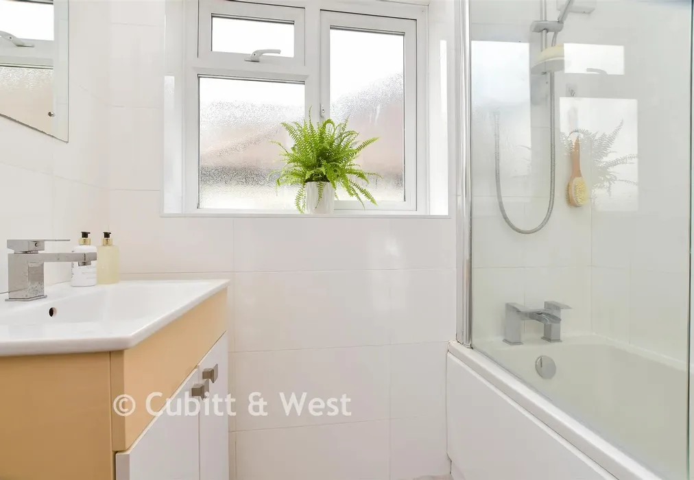 Bathroom - Grange Meadow, Banstead, Surrey - Wards of Kent