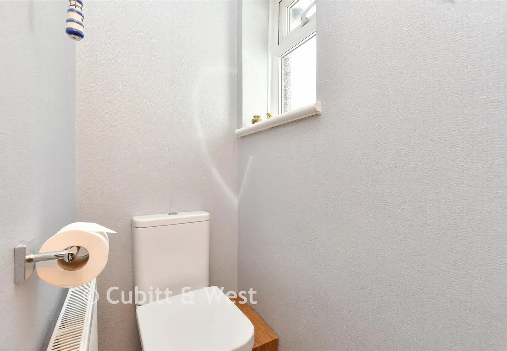 Separate Toilet - Grange Meadow, Banstead, Surrey - Wards of Kent