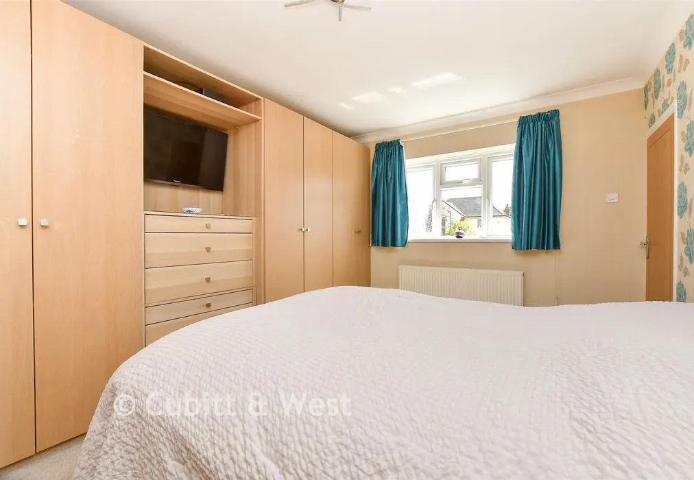 Bedroom 1 - Grange Meadow, Banstead, Surrey - Wards of Kent