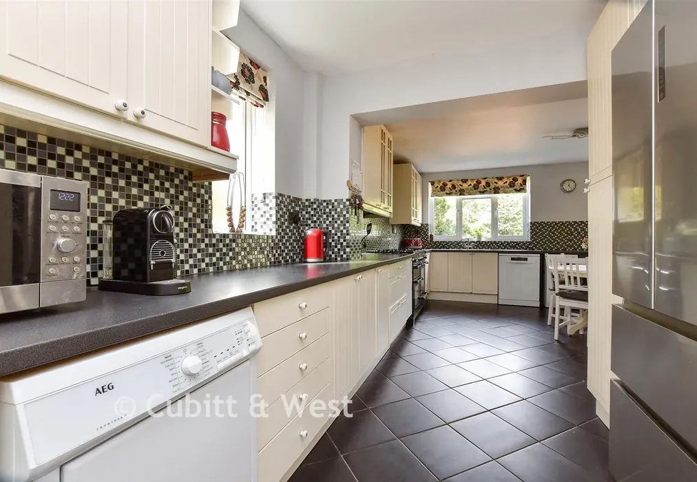 Kitchen/Breakfast Room - Grange Meadow, Banstead, Surrey - Wards of Kent