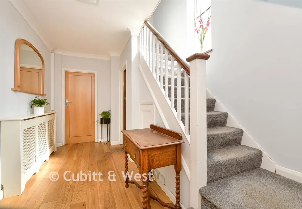 Entrance Hall - Grange Meadow, Banstead, Surrey - Wards of Kent