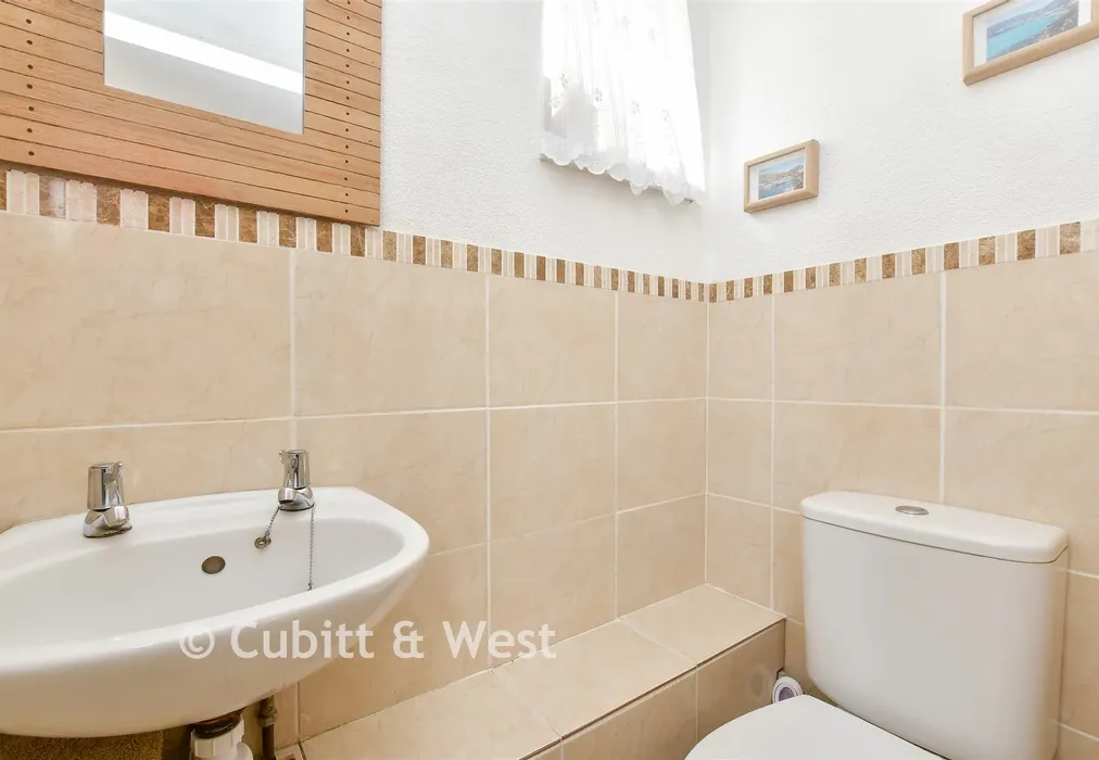 Cloakroom - Grange Meadow, Banstead, Surrey - Wards of Kent