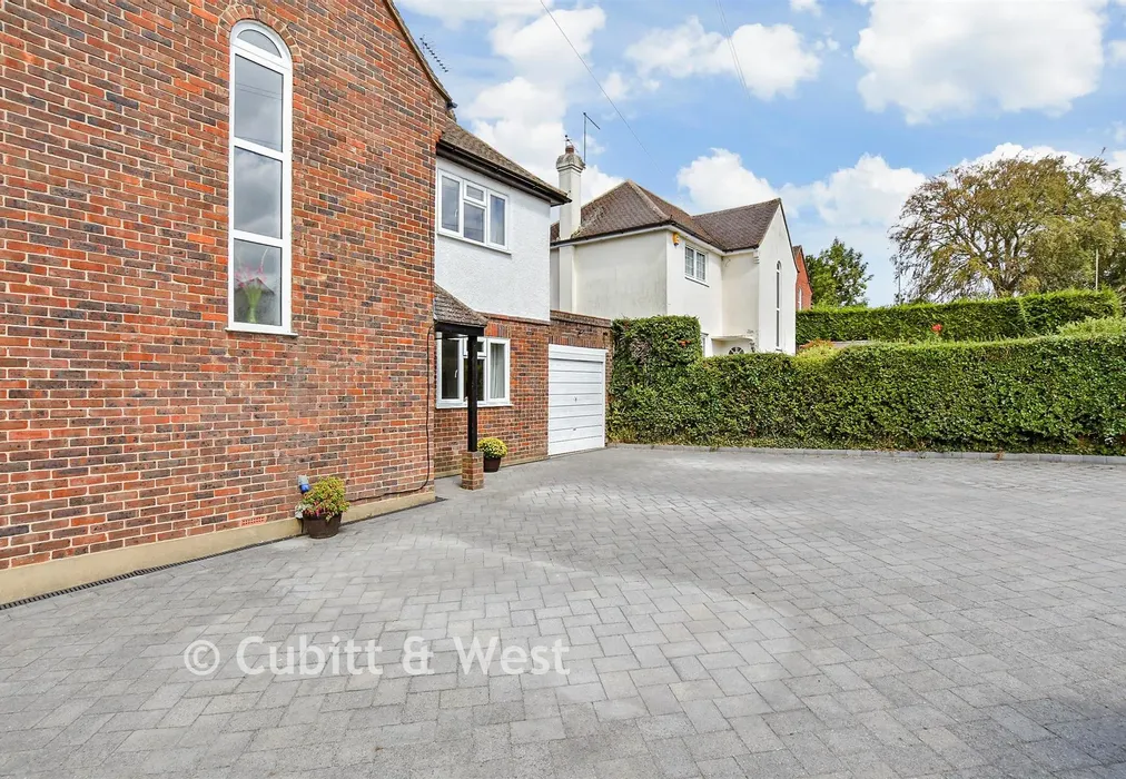 Driveway/Parking - Grange Meadow, Banstead, Surrey - Wards of Kent