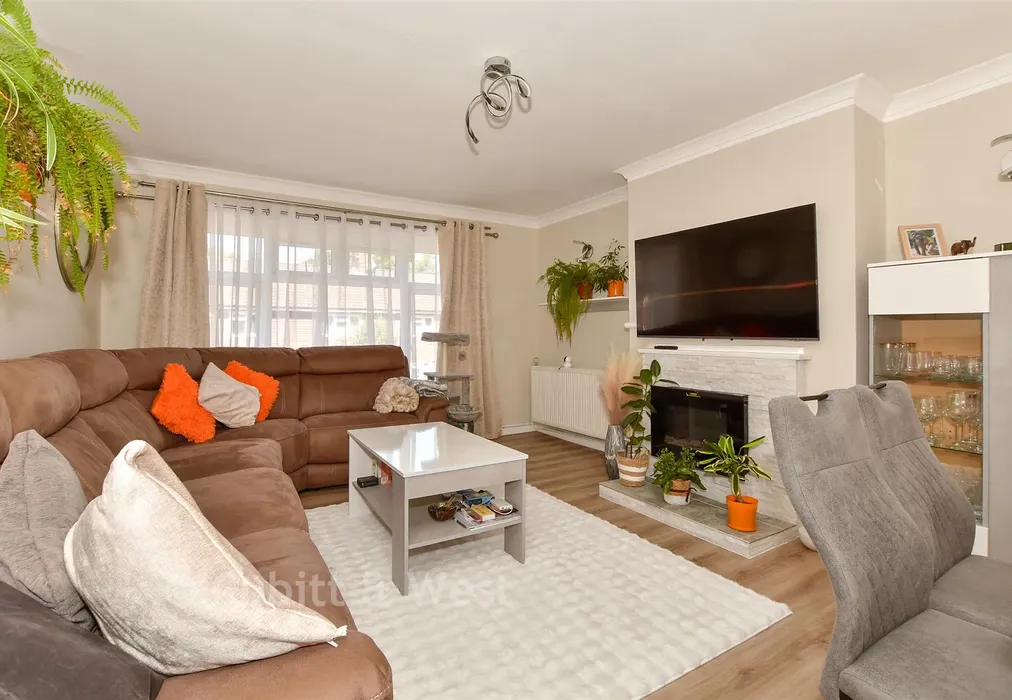 Lounge/Dining Room - Climping Road, Crawley, West Sussex - Wards of Kent