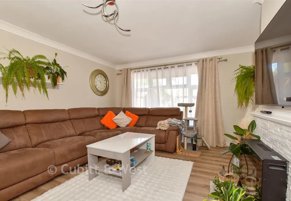 Lounge/Dining Room - Climping Road, Crawley, West Sussex - Wards of Kent