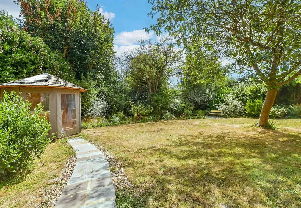 Front Garden - Bayview Road, Kingsdown, Kent - Wards of Kent