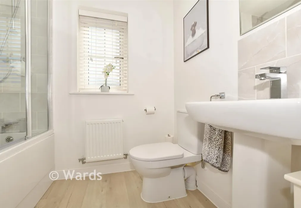 Bathroom - Nickolls Road, Hythe, Kent - Wards of Kent