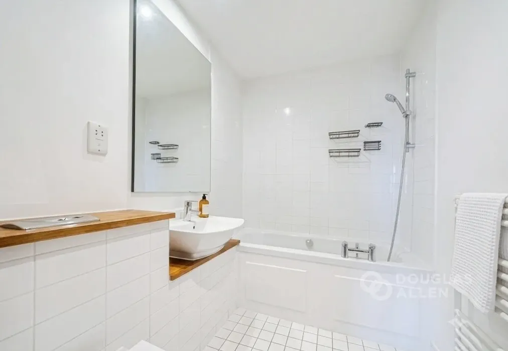 17bea1a7-1-48A1-A... - 156-162 High Road Chadwell Heath RM6 - Wards of Kent