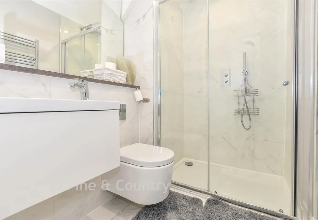 En-Suite Shower Room - Cannongate Road, Hythe, Kent - Wards of Kent