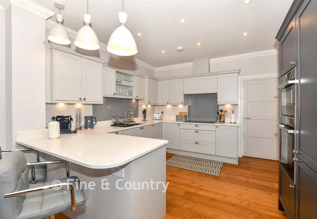 Kitchen - Cannongate Road, Hythe, Kent - Wards of Kent