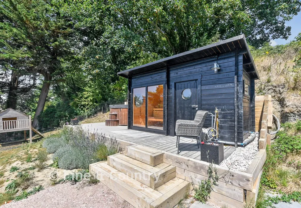 Workshop/Outbuildings - Cannongate Road, Hythe, Kent - Wards of Kent