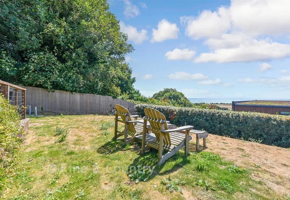 Front Garden - Cannongate Road, Hythe, Kent - Wards of Kent