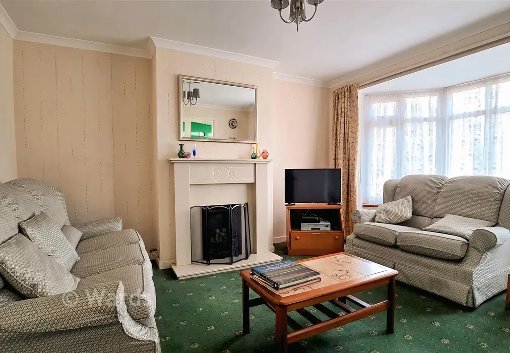 Lounge - Meadow Walk, Snodland, Kent - Wards of Kent
