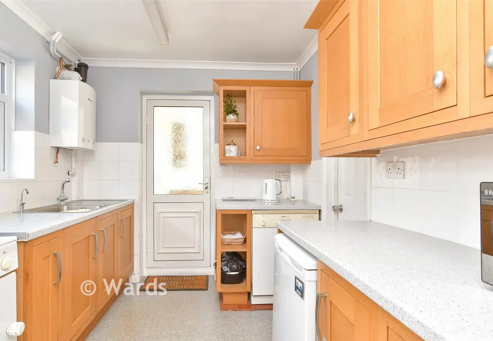Kitchen - Meadow Walk, Snodland, Kent - Wards of Kent