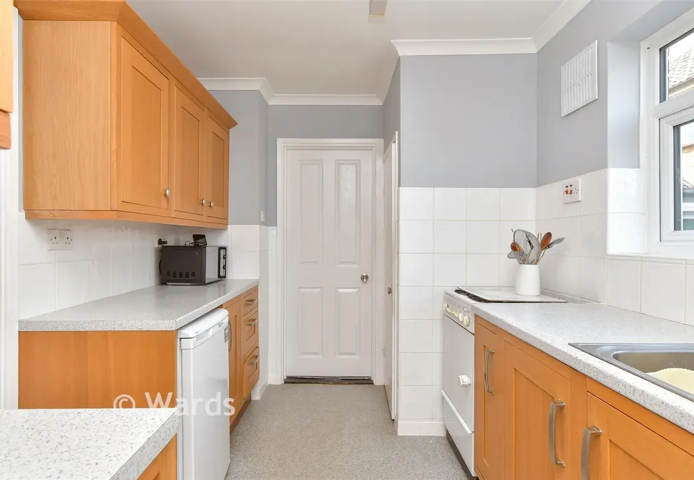 Kitchen - Meadow Walk, Snodland, Kent - Wards of Kent