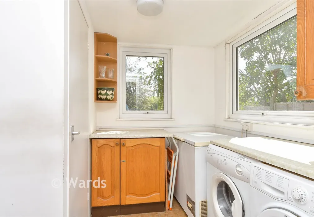 Utility Room - Meadow Walk, Snodland, Kent - Wards of Kent
