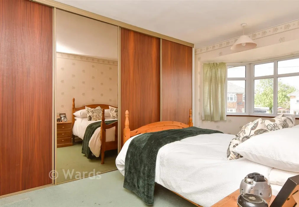 Bedroom 1 - Meadow Walk, Snodland, Kent - Wards of Kent